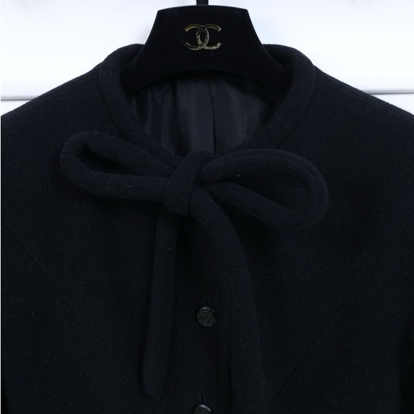 ❌SOLD❌Vintage Chanel bow tie jacket - Picture 6 of 10